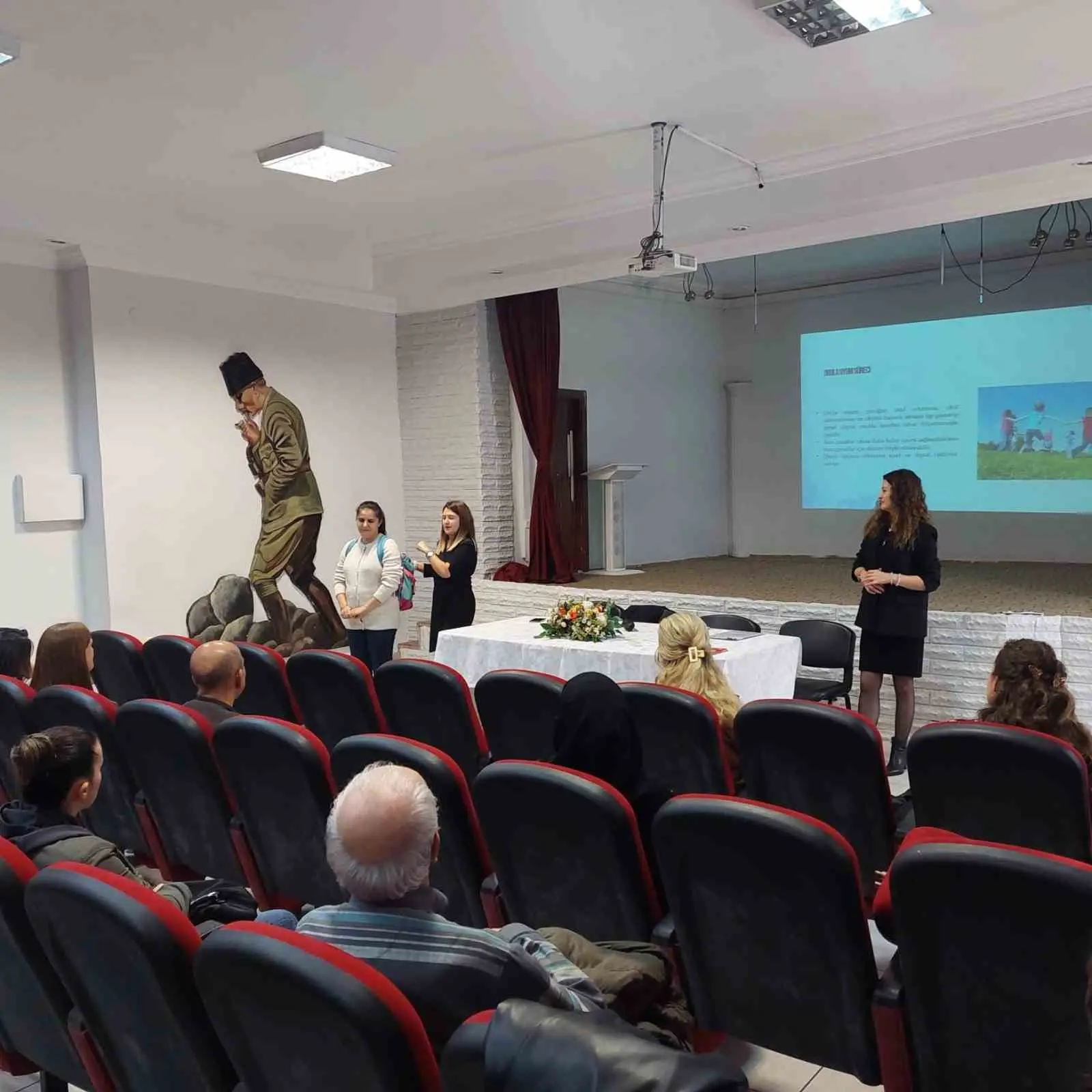 Eskişehir’de velilere yönelik "Okul ve Aile" semineri düzenlendi