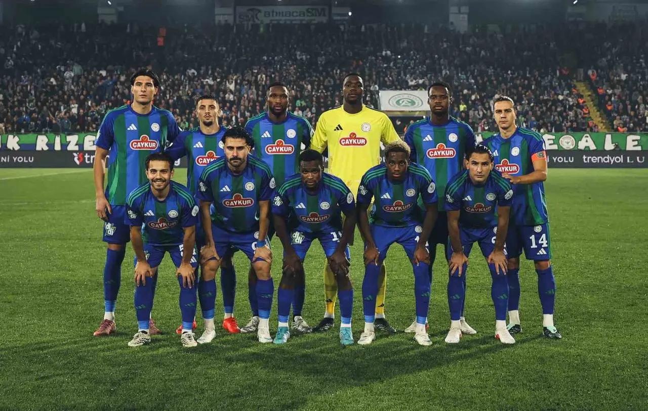 Trenyol Süper Lig: Çaykur Rizespor: 2 - Trabzonspor: 0 (İlk yarı)