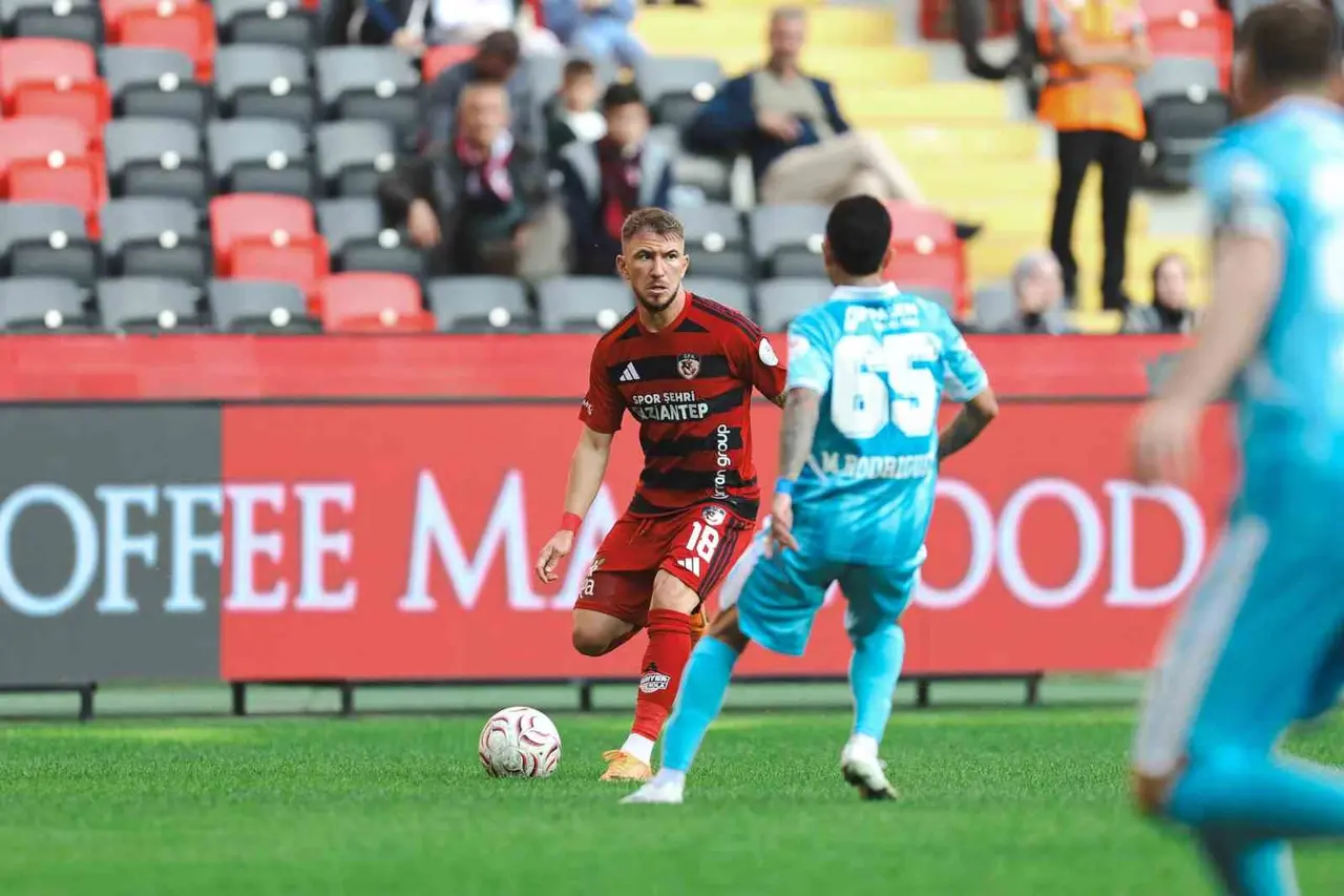 Trendyol Süper Lig: Gaziantep FK: 0 - Erzurumspor FK: 0 (İlk yarı)