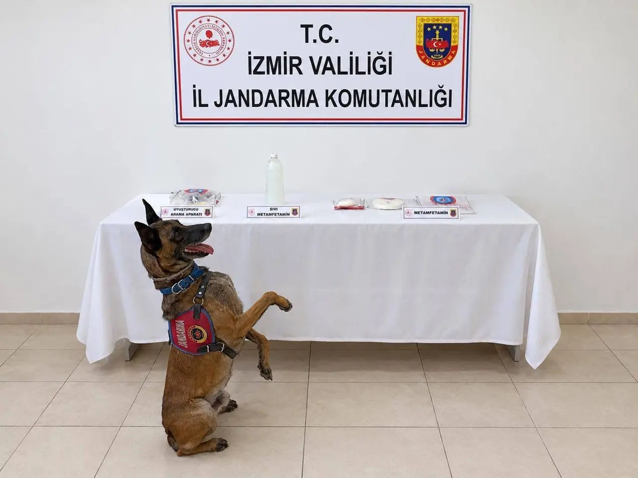 İzmir’de jandarmadan uyuşturucu operasyonu: Sıvı metamfetamin ele geçirildi