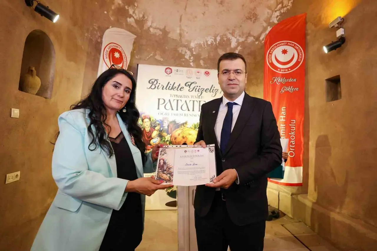 Niğde’de patates bu kez topraktan tuvale taşındı