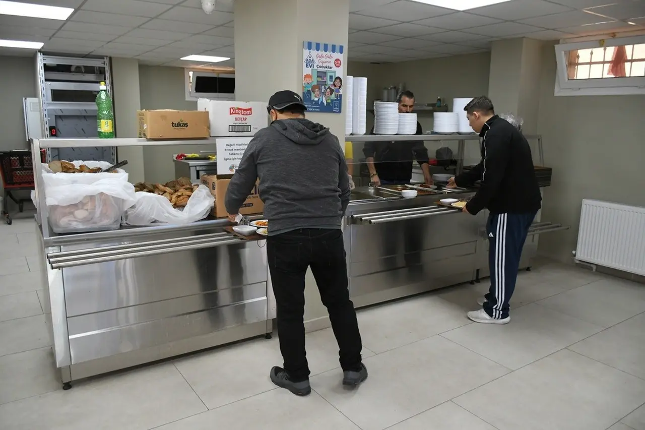 Kuşadası Kent Lokantası’nda satışların yüzde 92’si Adalı Kart ile yapıldı