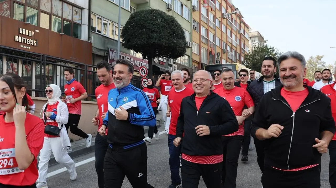 Binlerce Bursalı, Cumhuriyet için koştu