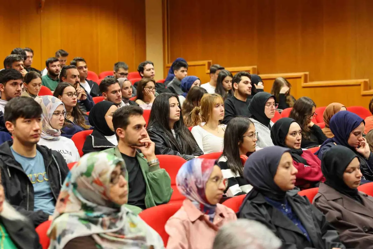 OMÜ’de "Tarihsel Süreçte Cumhuriyet ve Kazanımları" konferansı