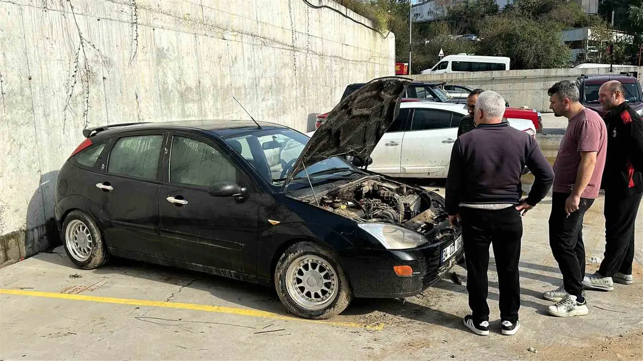 Selde hasar gören araçlar çekicilerle sanayiye taşınıyor