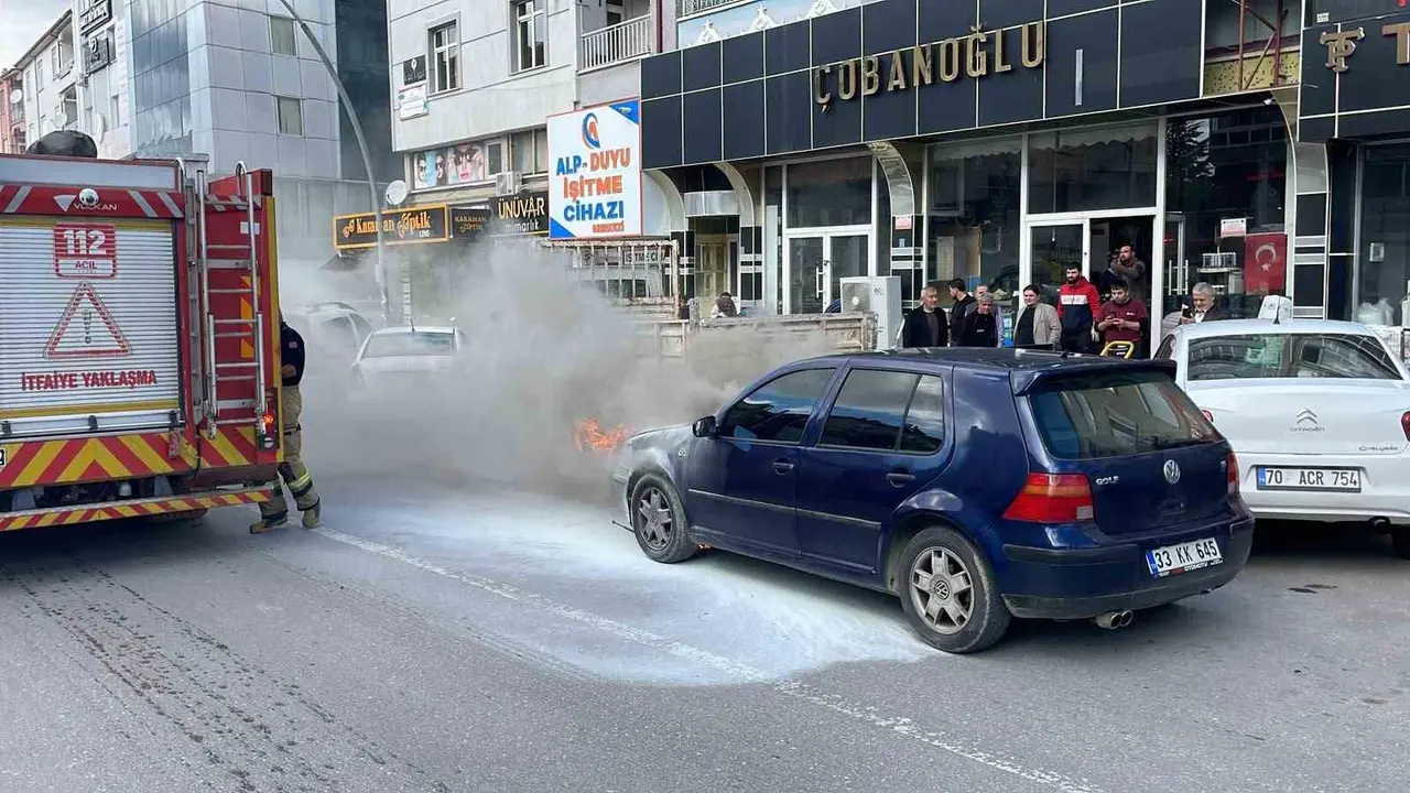 Karaman’da seyir halindeki otomobil alev aldı