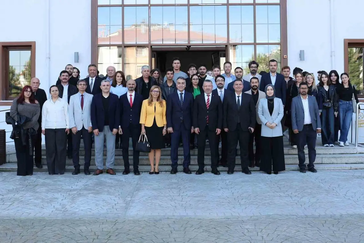 Vali Çağatay, genç iletişimcilerle bir araya geldi