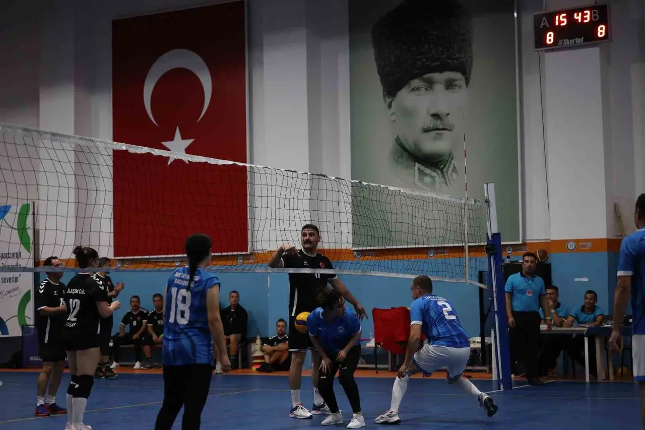 Cumhuriyet Kupası’nda büyükşehir personeli sahada buluştu