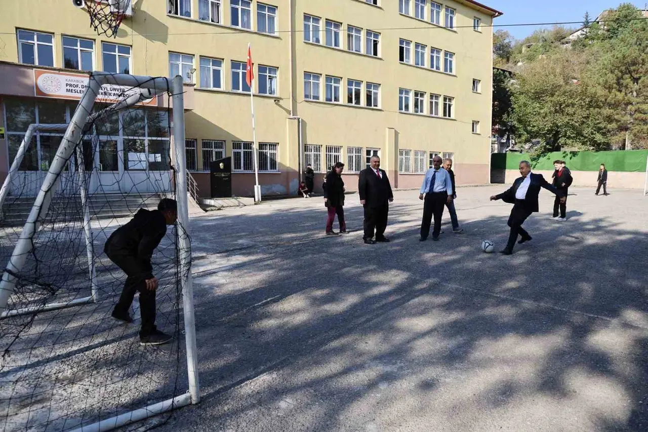 İl Milli Eğitim Müdürü Akbaş, öğrencilerle bir araya geldi
