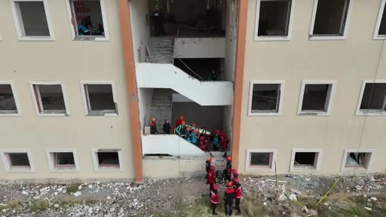 Bingöl’deki deprem tatbikatı gerçeği aratmadı