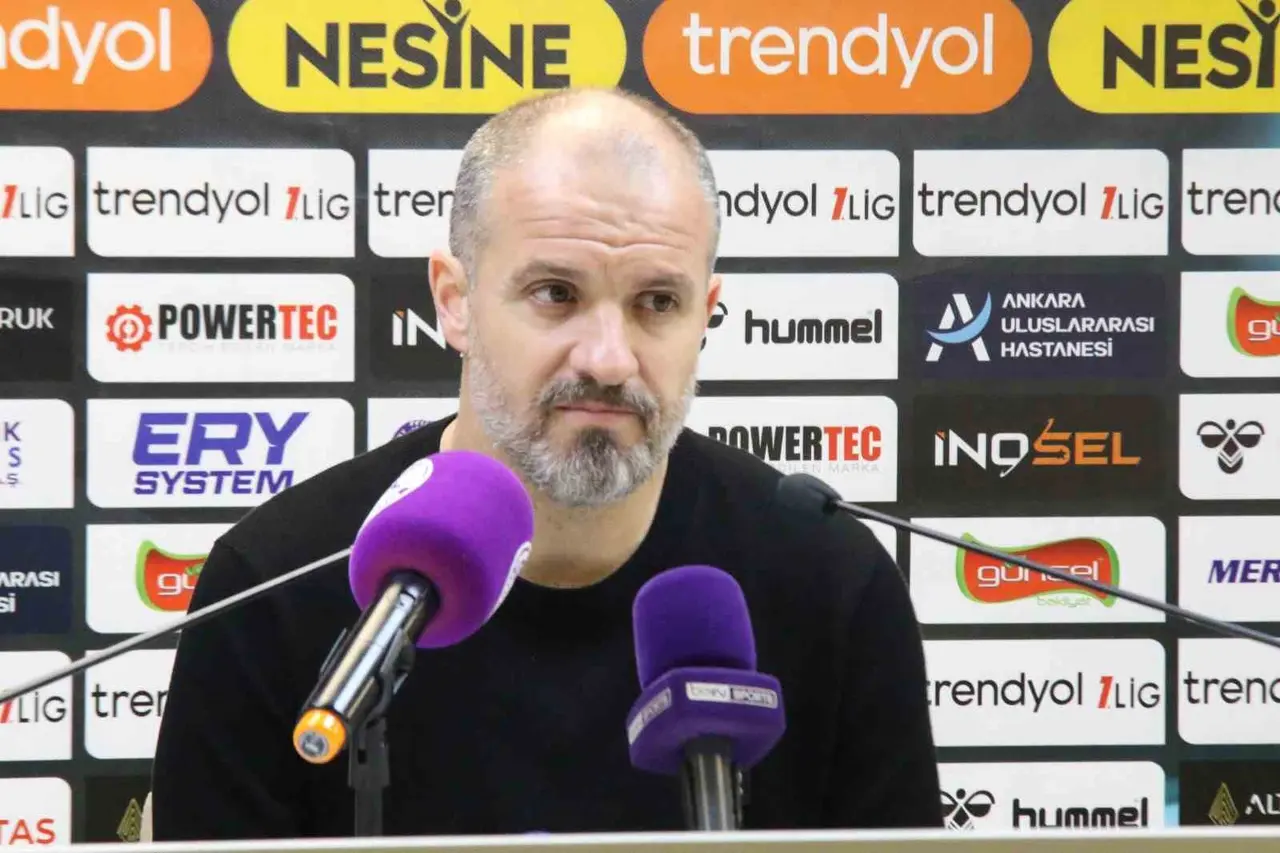 Mustafa Er: "4-2’lik bir galibiyet, hayırlı olsun, liderliği aldık"