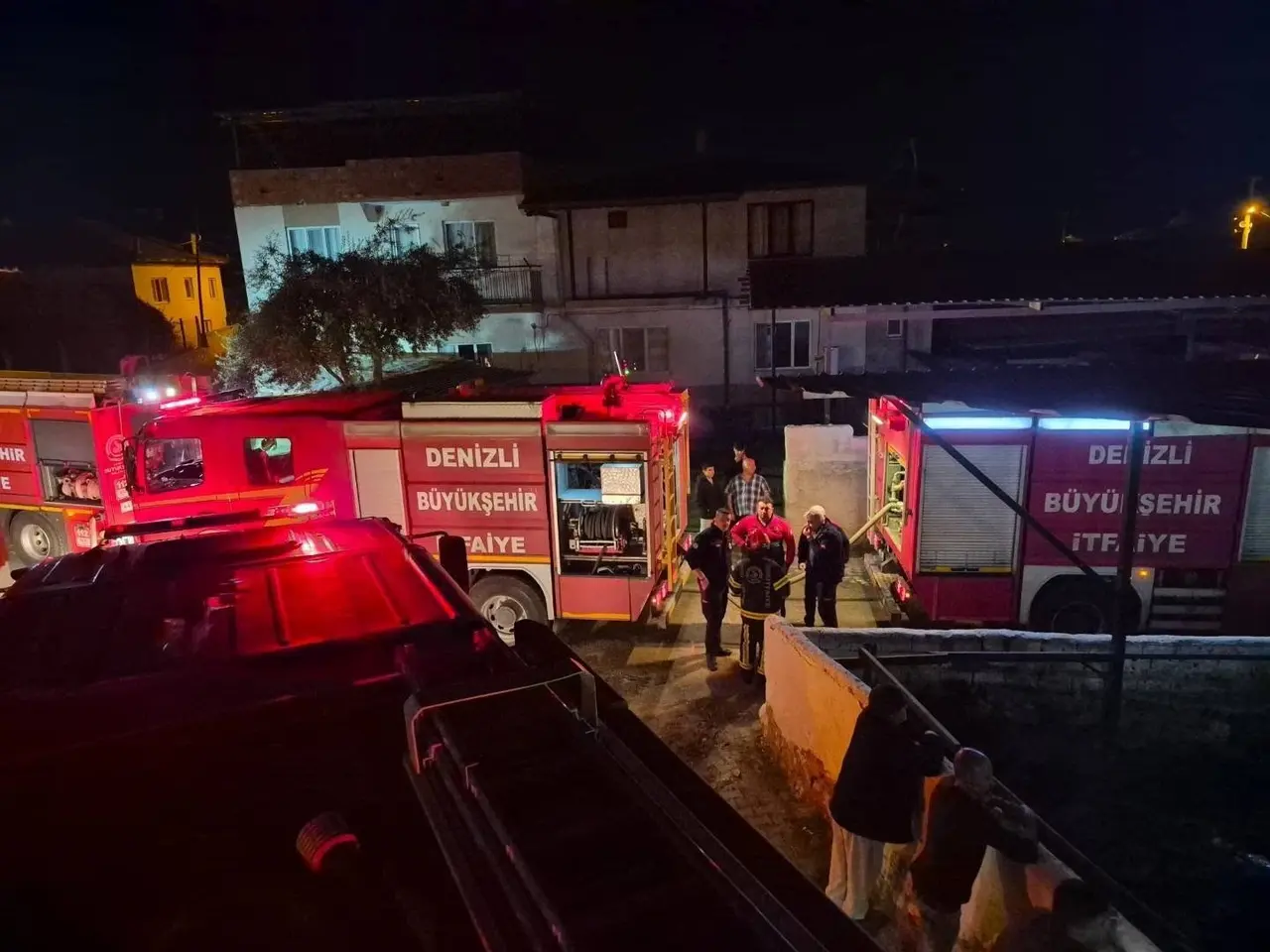 Denizli’de besihanede çıkan yangın söndürüldü