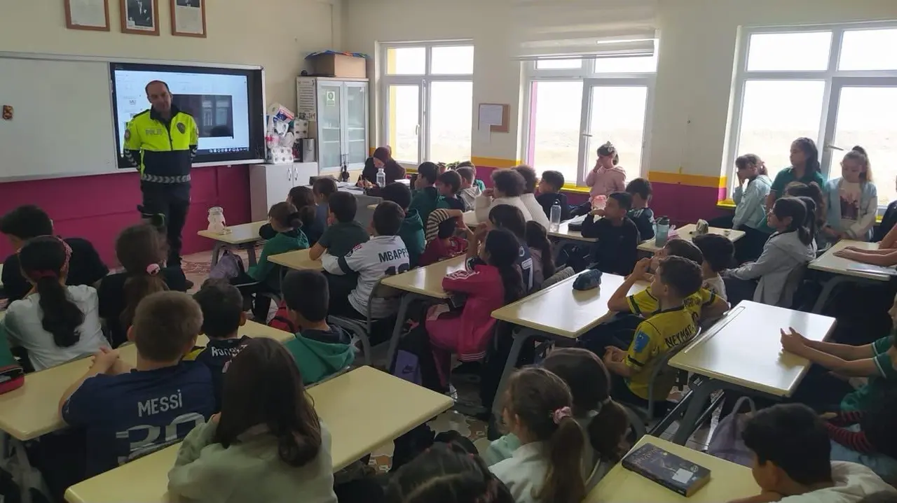 Türkeli’de öğrencilere trafik eğitimi