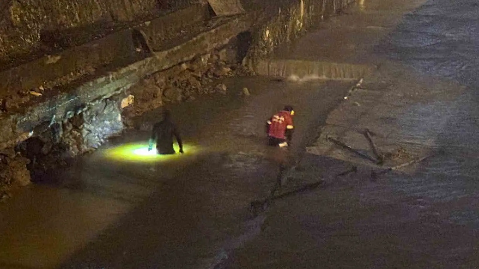 Zonguldak’ta eve silahla ateş açan belediye çalışanı tutuklandı
