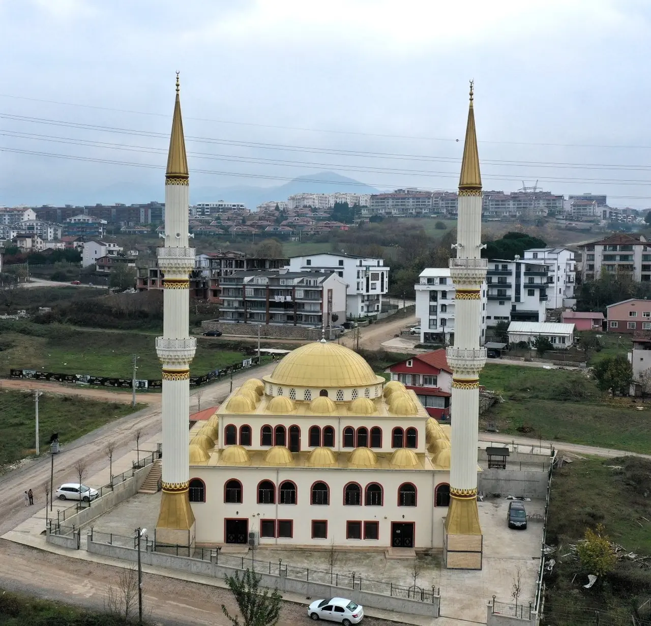 Kocaeli’de risk oluşturan minareler çelik sistemlerle yenileniyor