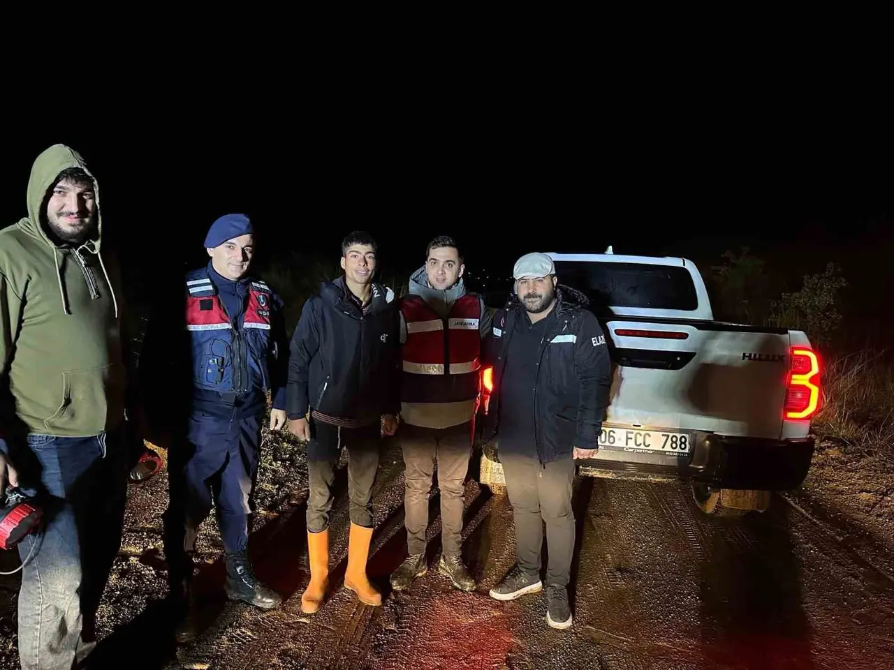 Elazığ’da dağlık alanda mahsur kalan çoban ve 200 küçükbaş hayvan kurtarıldı