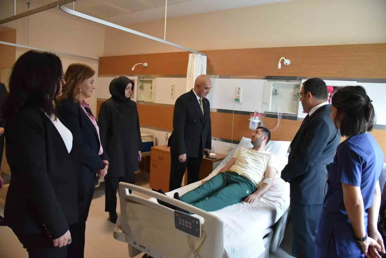 İl Sağlık Müdürü Görgülü’den hastalara ziyaret