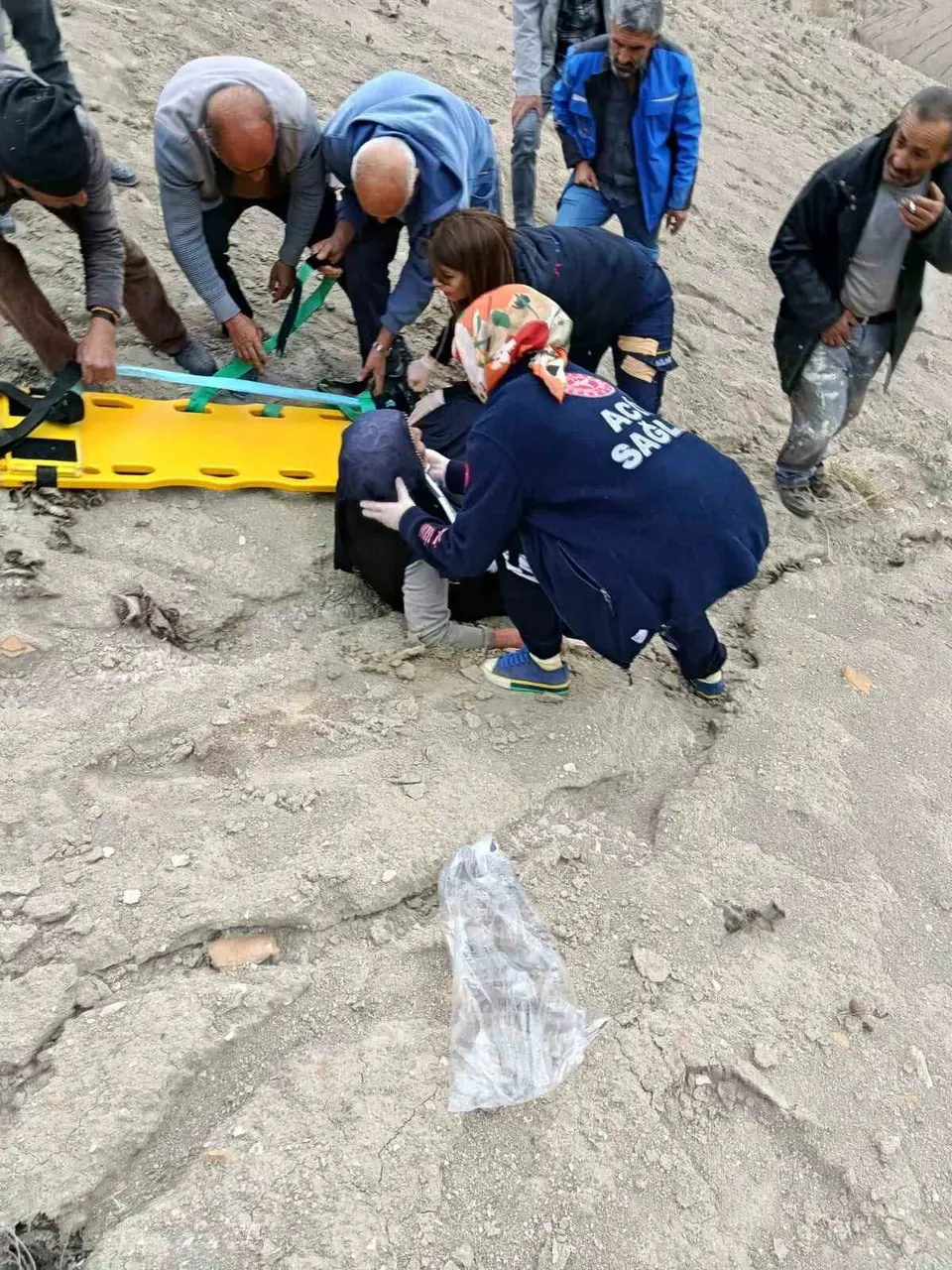 Elazığ’da otomobil uçurumdan yuvarlandı: 1 ölü, 1 yaralı