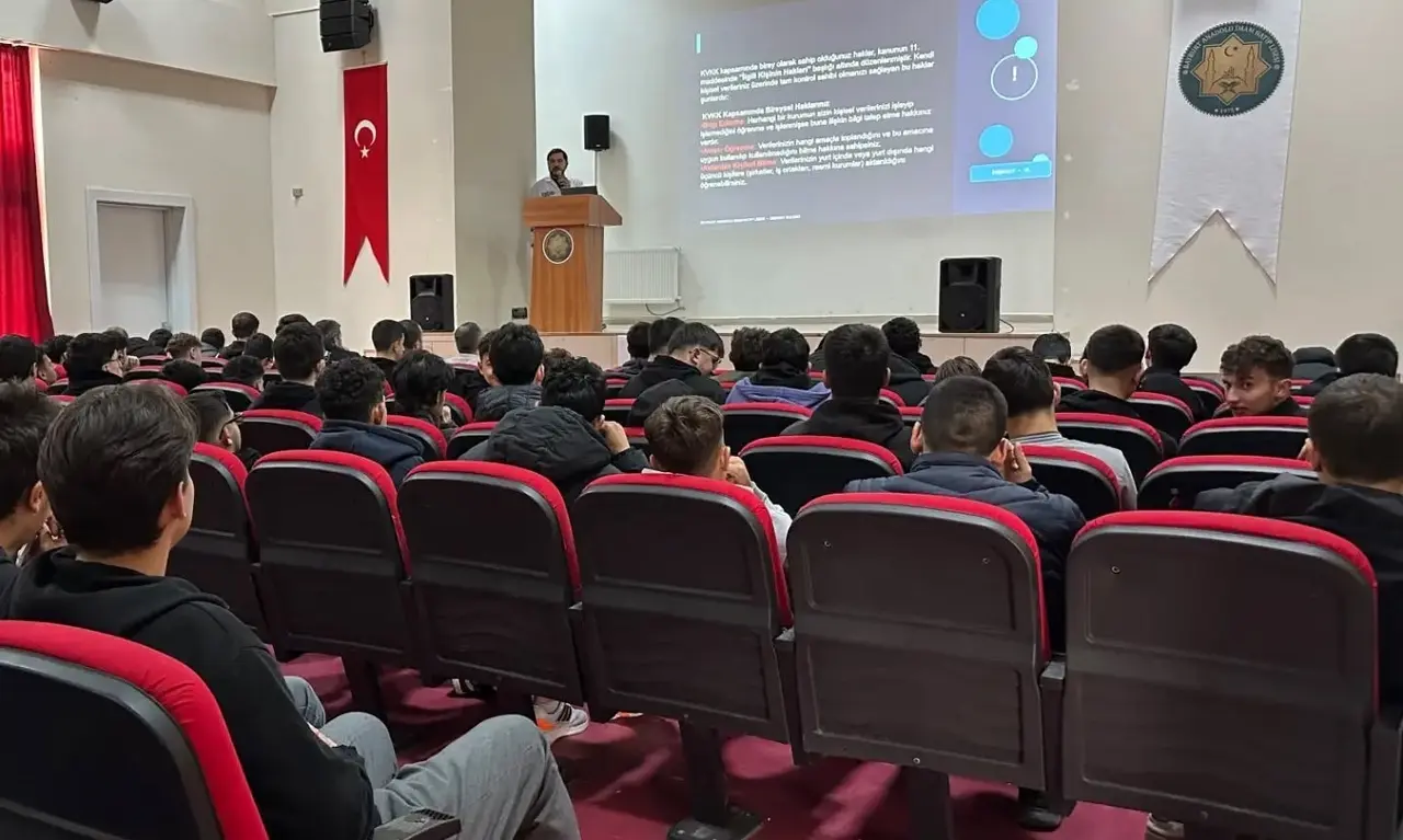 Bayburt’ta öğrencilere siber güvenlik eğitimi verildi