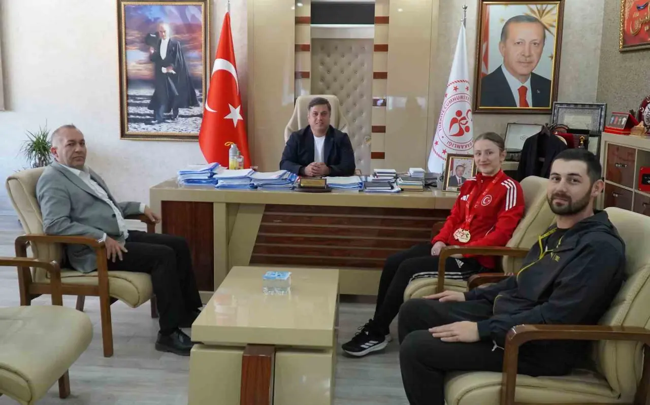 İl Müdürü Öztürk’ten Avrupa Şampiyonu Nurbade Büber’e ödül