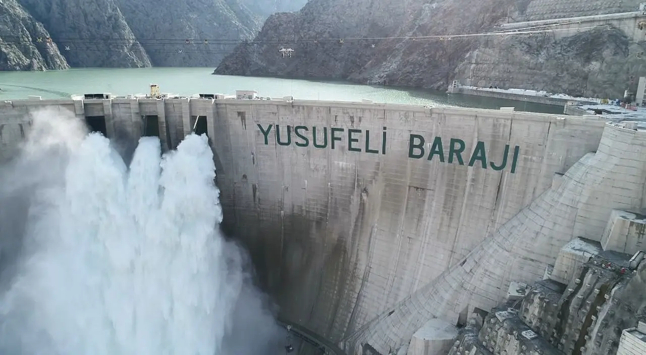 Kurak yılda rekor üreten Yusufeli, dört barajın da verimini artırdı