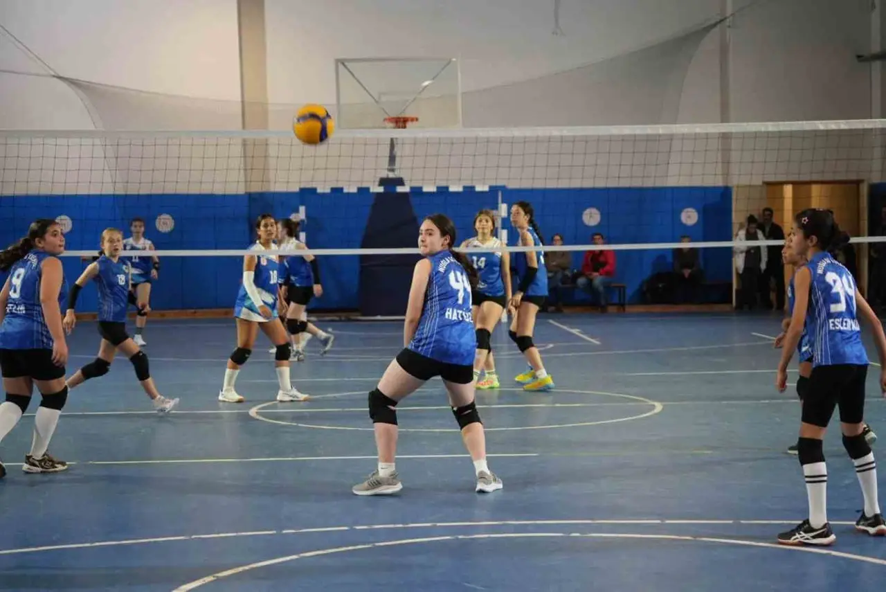 Muğla’da Cumhuriyet coşkusu voleybol sahasına taşındı