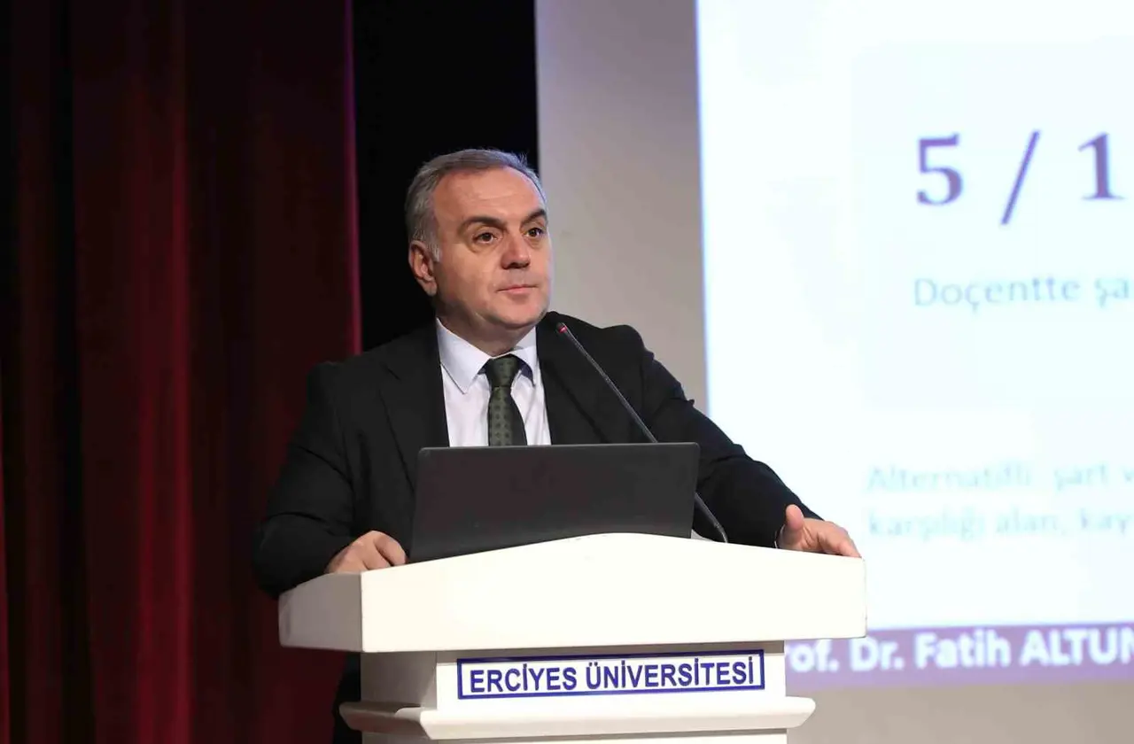 ERÜ’de ‘Fikrini TÜBİTAK’a Taşı’ Bilgilendirme Toplantısı düzenlendi