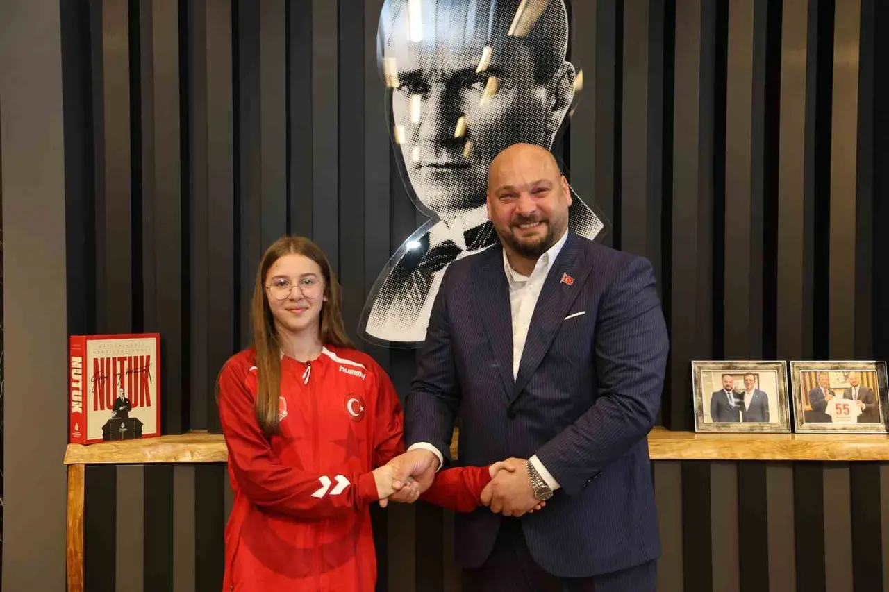 Atakumlu sporcu güreşte dünya şampiyonu oldu