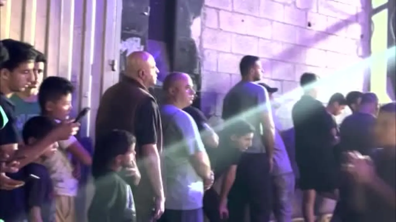 Gazze’de metrelerce uzunluktaki ekmek kuyrukları devam ediyor