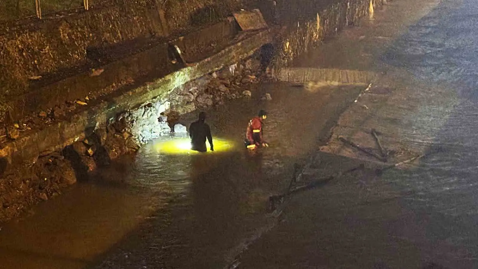 Zonguldak’ta eve silahla ateş açan belediye çalışanı tutuklandı