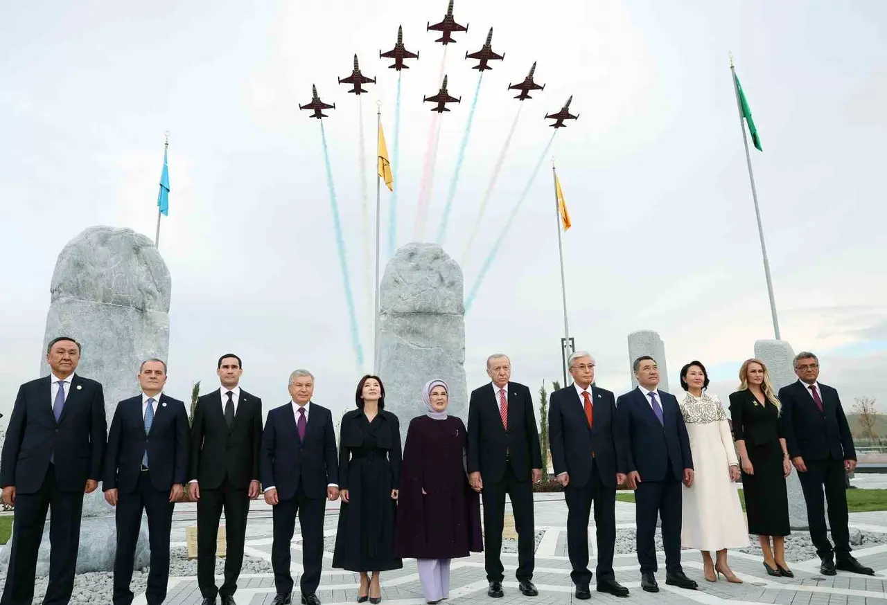 Cumhurbaşkanı Erdoğan ve Türk dünyası liderleri Medeniyet Parkı’nda fidan dikti