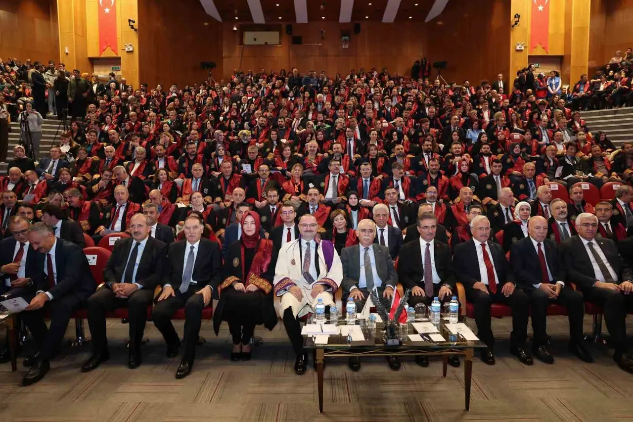 Atatürk Üniversitesi Rektörü Prof. Dr. Hacımüftüoğlu: "Yerli ve milli yapay zeka platformumuz ATAZEKA’yı kurduk"