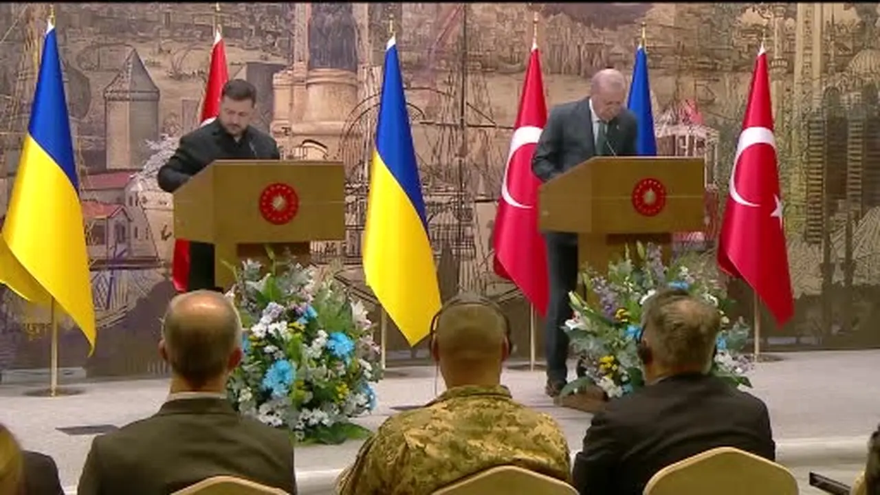 Ukrayna Devlet Başkanı Zelenskiy: "Görüşmelerimizin önemli bir bölümünü Karadeniz ile ilgili konulara, Türkiye ve bölgedeki komşularımızla paylaştığımız bu ortak güvenlik alanına ayırdık"
