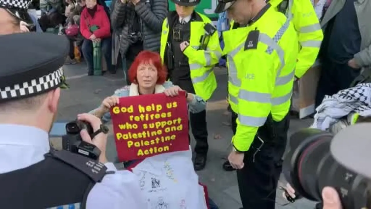 ABD’nin Londra Büyükelçiliği önünde Filistin’e destek gösterisi