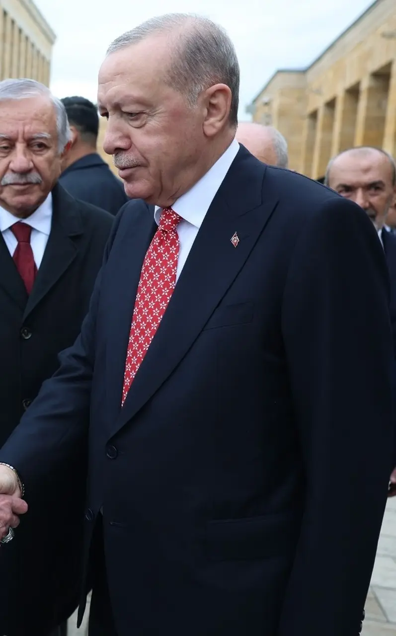 Cumhurbaşkanı Erdoğan’ın Anıtkabir törenindeki kravatında KAAN detayı