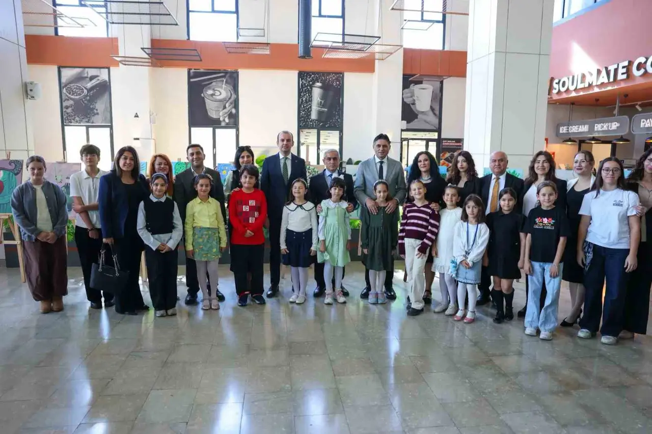Aliağa’da öğrencilerden "Zeytinin Kalbi" isimli resim sergisi