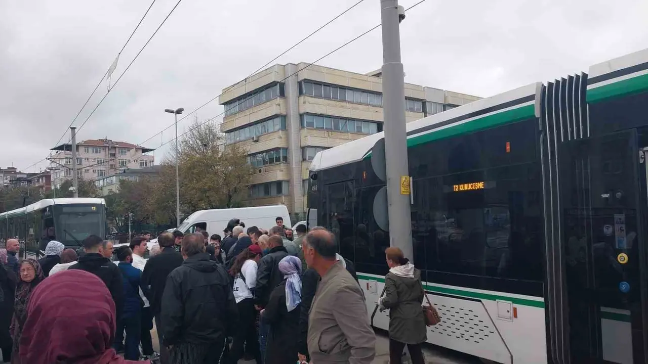 Kocaeli’de tramvayın altında kalan kadın hayatını kaybetti