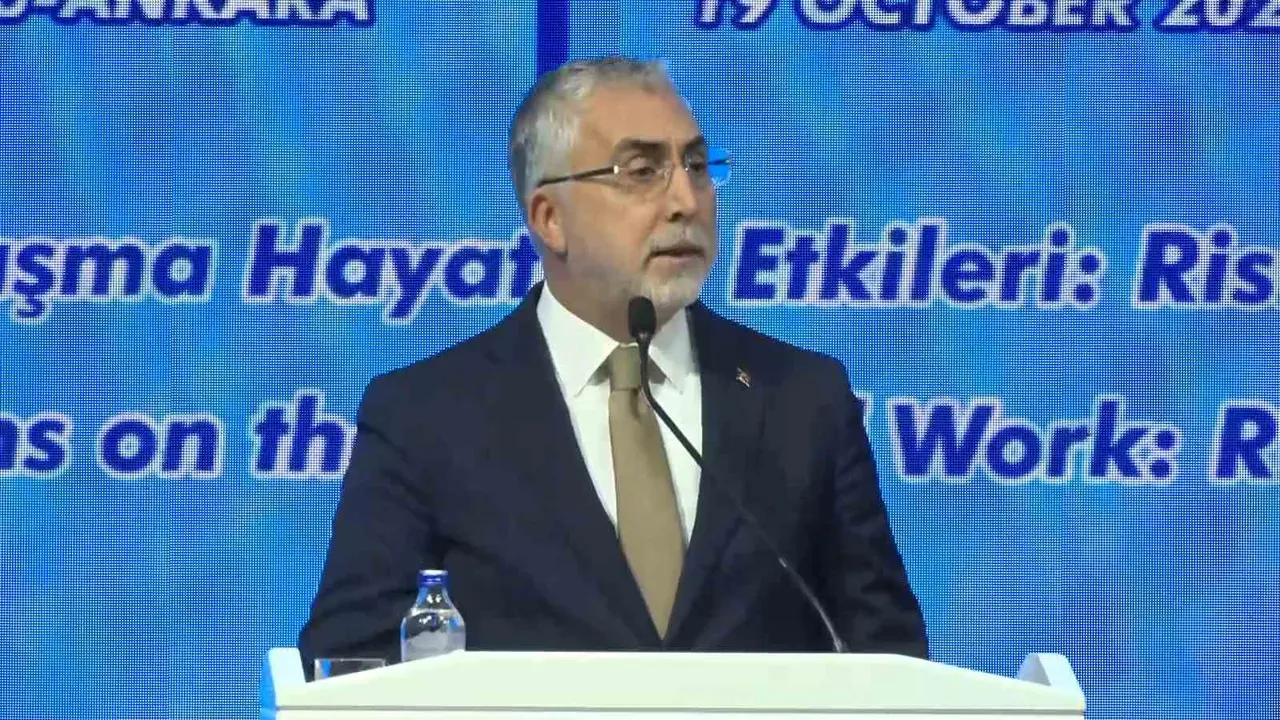 Bakan Işıkhan: "Dönüşümün maliyetini çalışanlarımızın omuzlarına yüklemeden ilerlemek durumundayız"