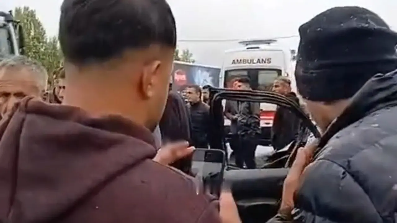 Van’da tırla hafif ticari araç çarpıştı: 2 yaralı