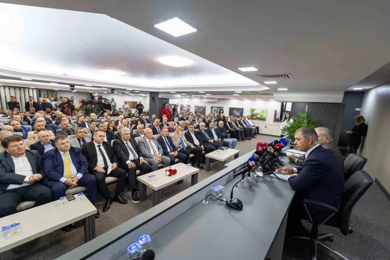 Başkan Tugay: Suya indirim, ulaşıma zam yok