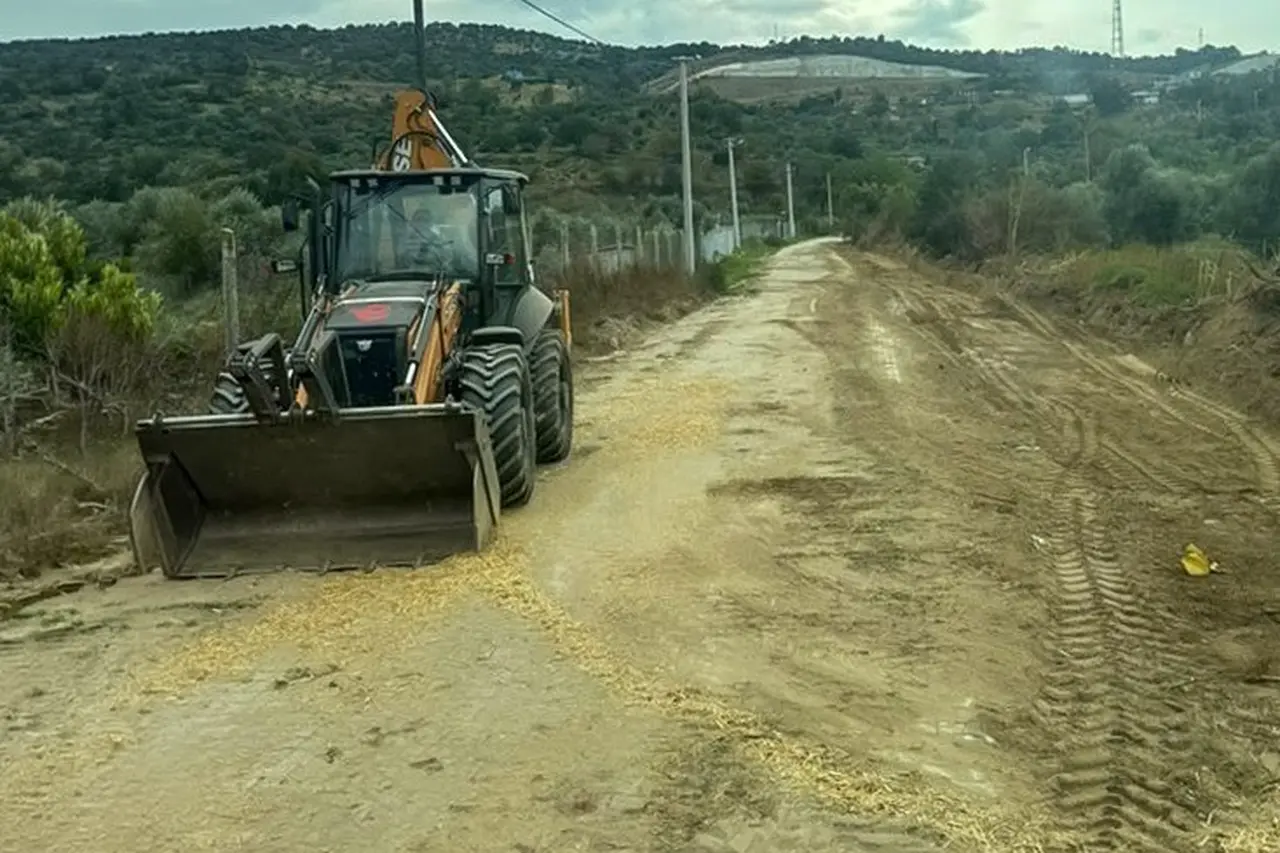 Efeler’de hasar gören tarım arazi yolları açılıyor