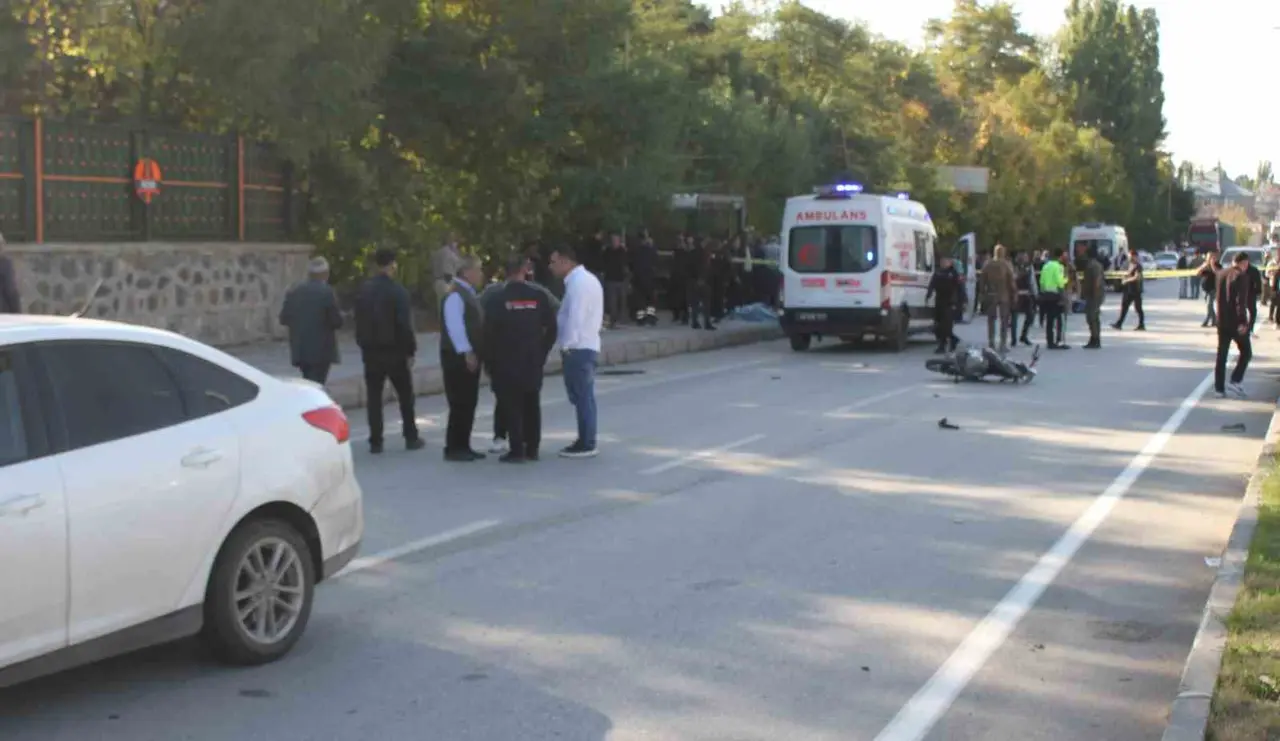 Malazgirt’te otomobille motosiklet çarpıştı: 2 ölü