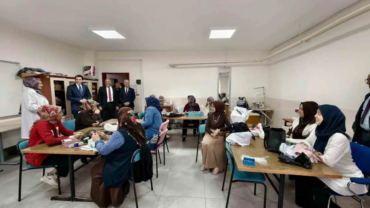 Hisarcık Kaymakamı Atam’dan halk eğitimi kurslarına ziyaret