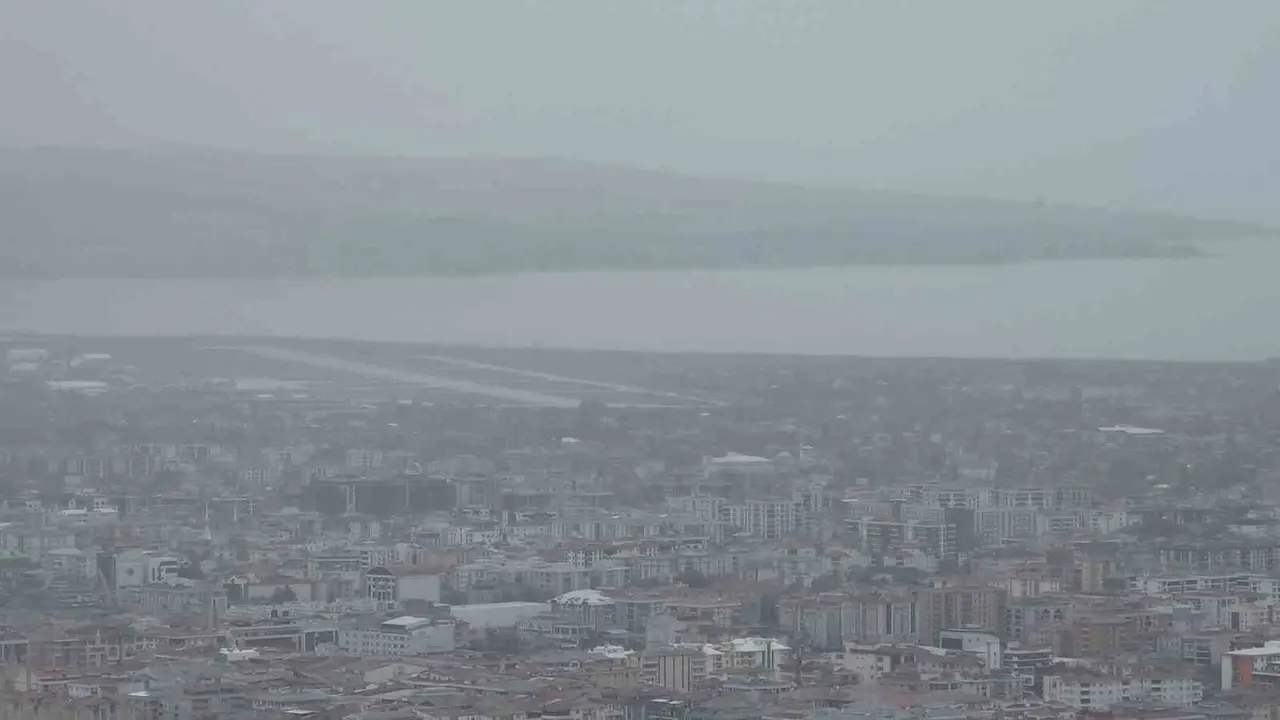 Van’da sis ve yağmur etkili oldu
