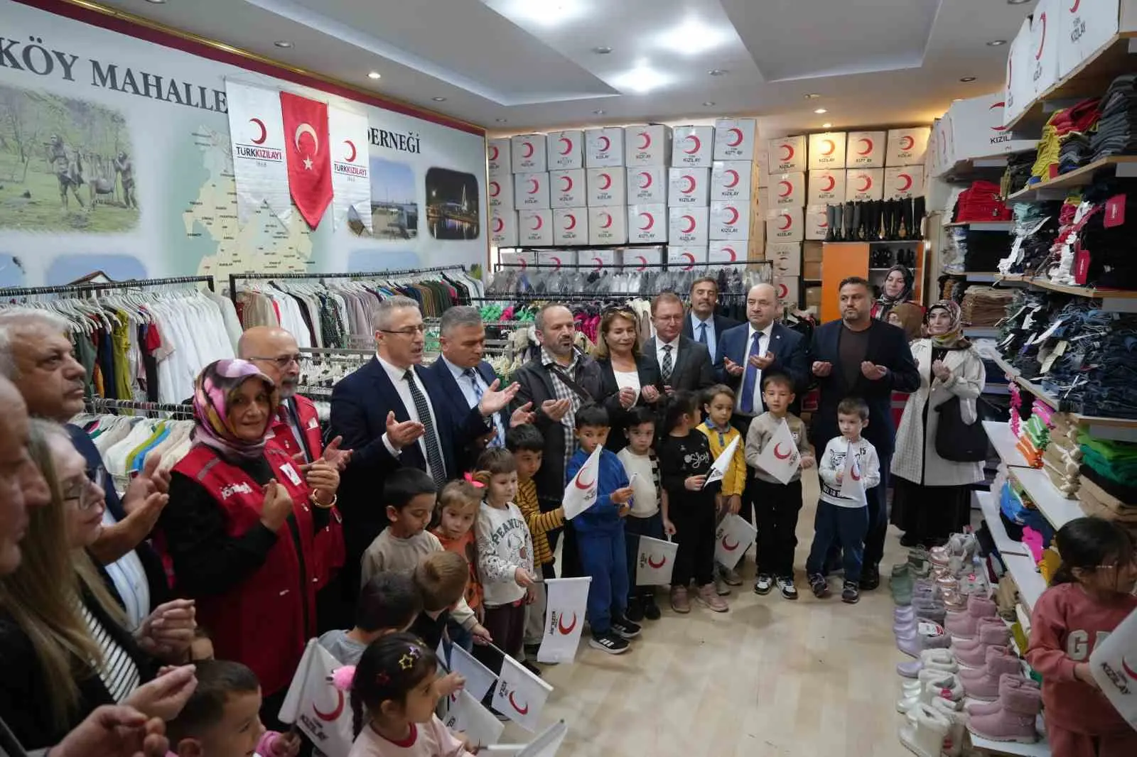 Samsun’da Kızılay’ın mağazası kışa hazır