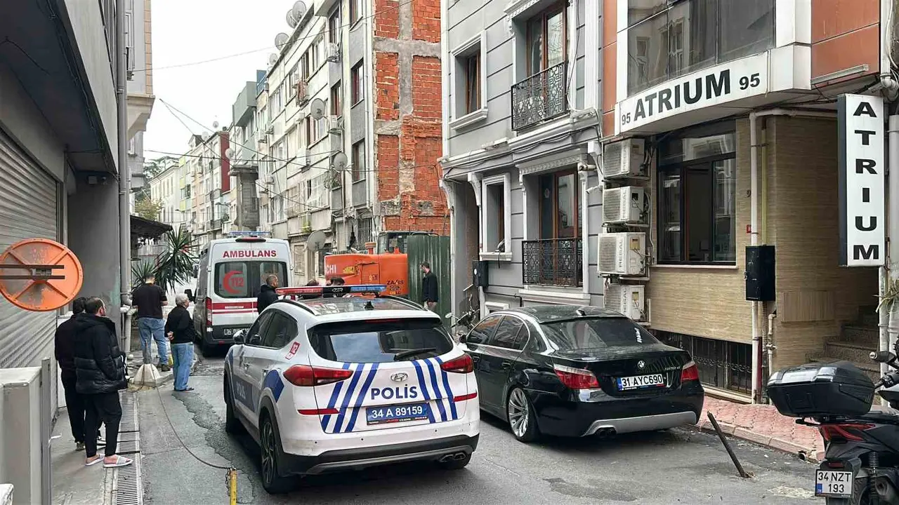 Şişli’de çatıya çıkan genç kadın apartman boşluğuna düşerek hayatını kaybetti