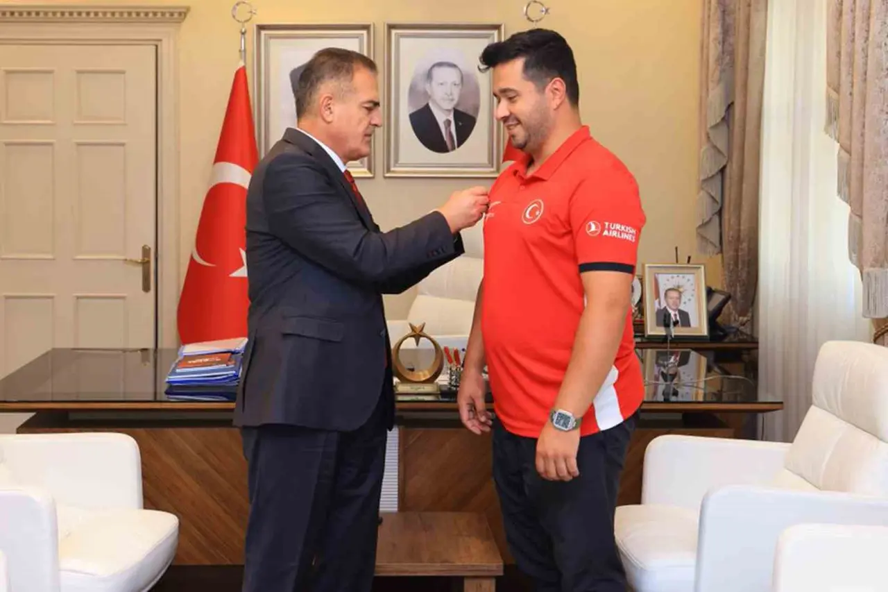 Milli okçulardan Vali Akbıyık’a ziyaret