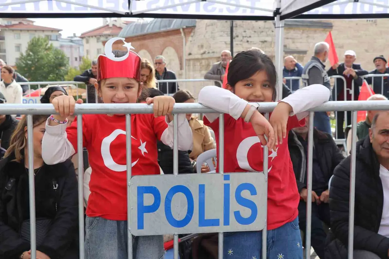 Cumhuriyetin temellerinin atıldığı Sivas’ta Cumhuriyetin 103. yılı coşkuyla kutlandı
