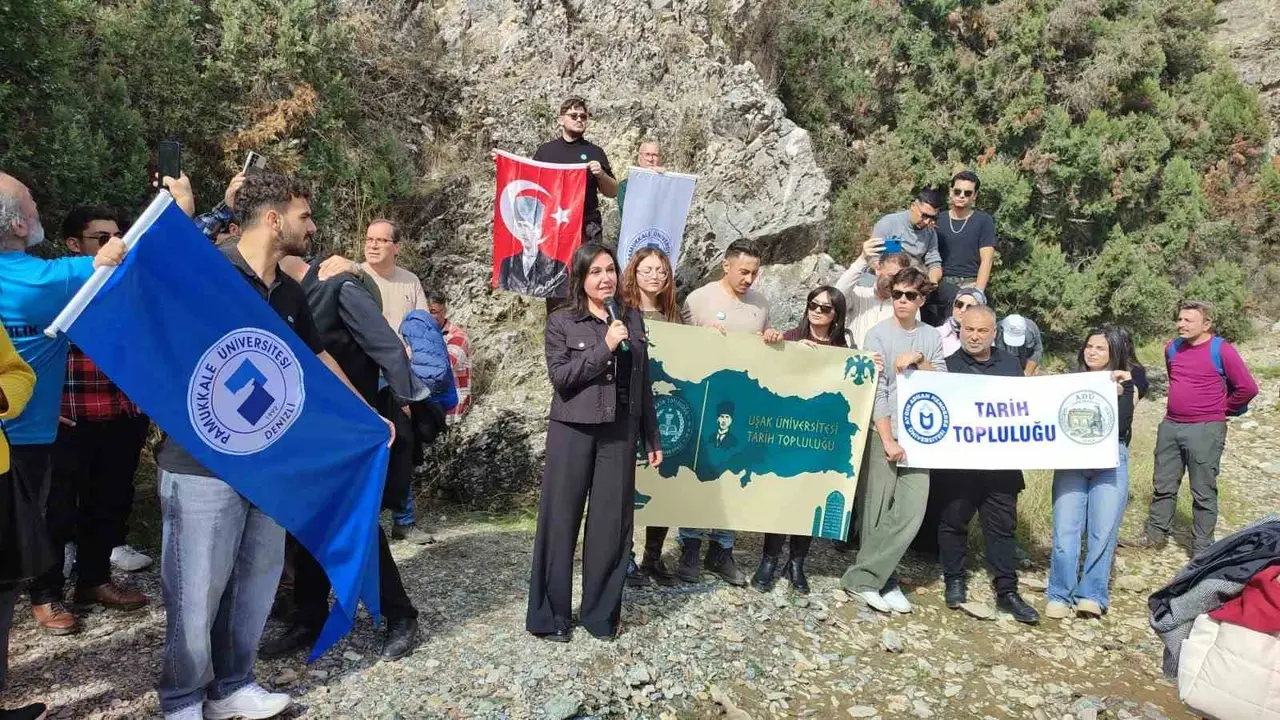 200 öğrenci 850 yıllık sırrı çözmek için savaş alanında ders işledi