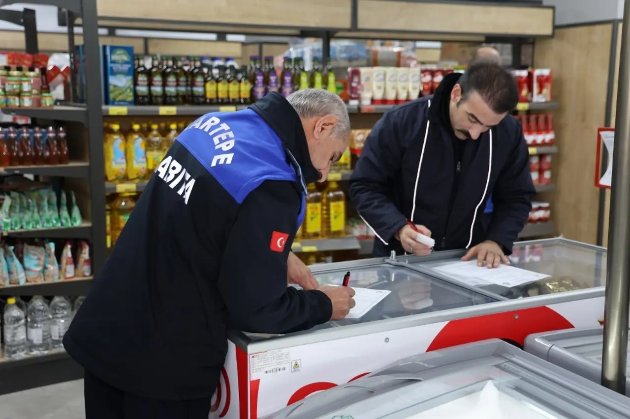 Fiyat ihlalleri ve tarihi geçmiş ürünler nedeniyle Hakmar mühürlendi